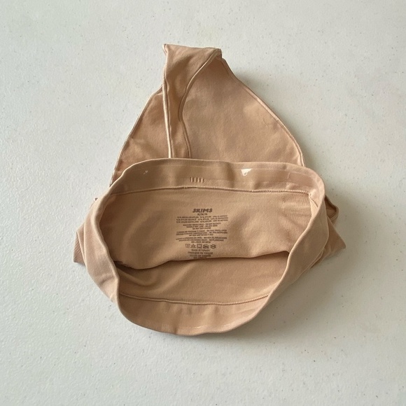 NEW Skims Seamless Sculpt Mid Waist Thong Clay Size S - Picture 7 of 8